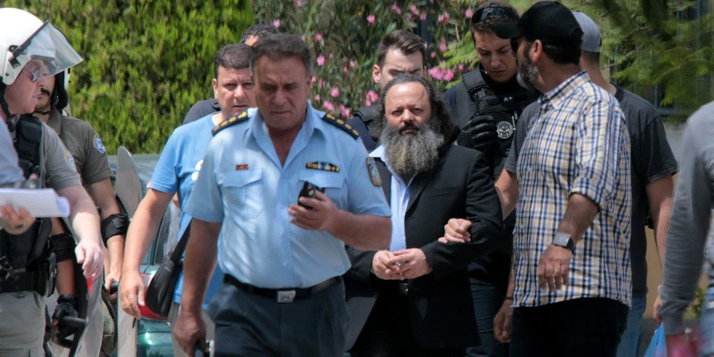 Πώς ο Σώρρας «ξάφριζε» τους οπαδούς του – Μπίζνες πέρα από τα… 600. δισ.
